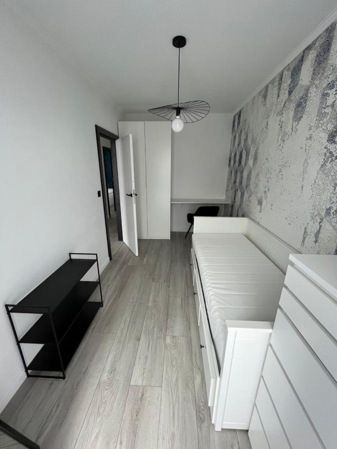 Trzy Pokoje Mieszkanie W Nowej Dzielnicy Wroclawia Apartment Exterior foto